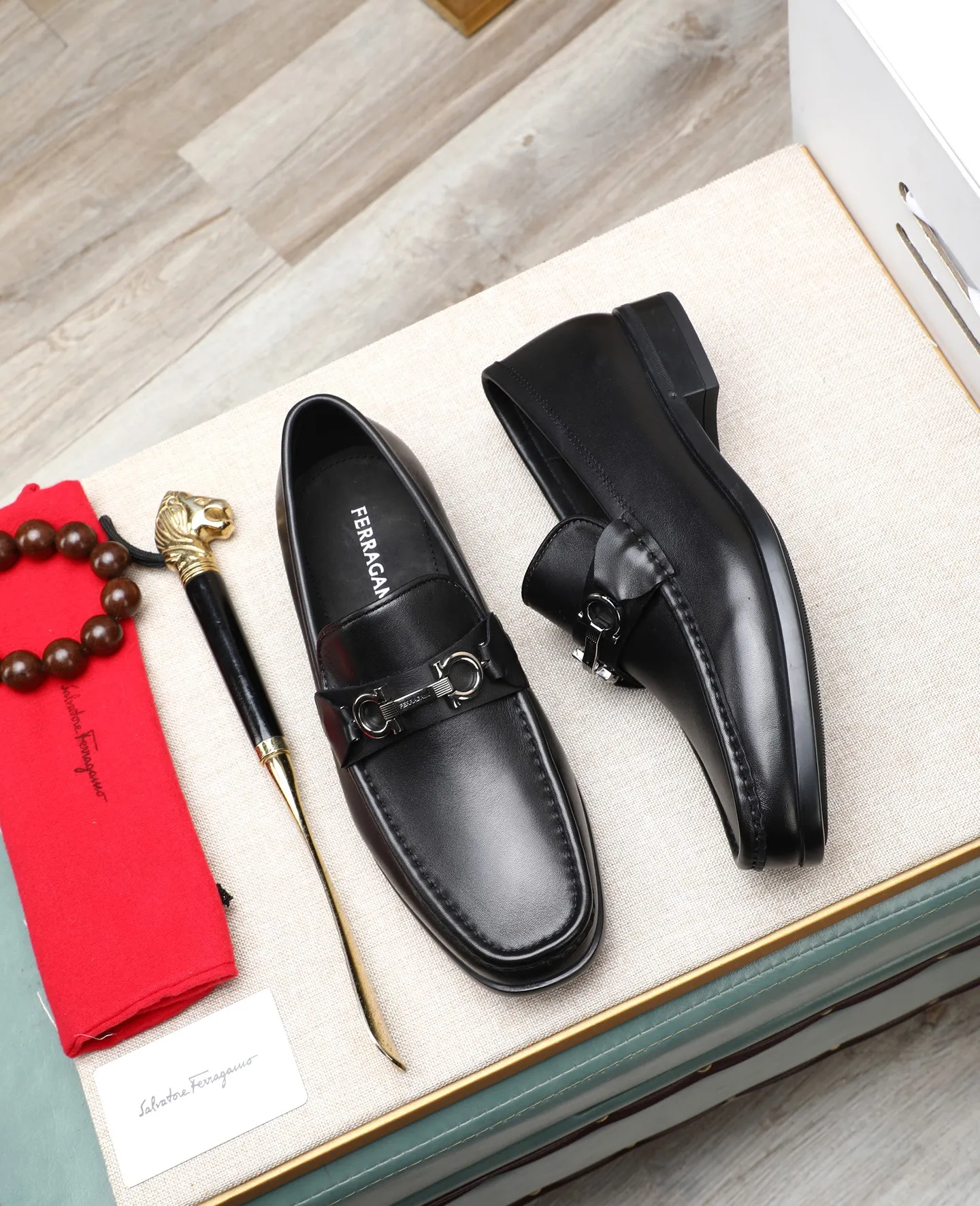 Men's clothing and shoes 💰700📛📛High-end goods! Salvatore Ferragamo is the world's top luxury footwear brand. It comes from Italy, the kingdom of fashion. It is famous all over the world for its traditional handmade design and novel styles... 🚶🏻🚶🏻 Top-quality suit shoes are sold simultaneously at the counter. This style is purely handmade. The fabric is imported Italian calfskin➕soft water-dyed cowhide lining. Specially available with original deep rubber outsole🌀🌀Size: 38➖44